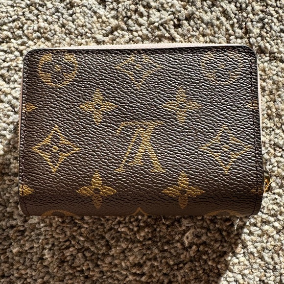 Louis Vuitton Wallet - Picture 2 of 11